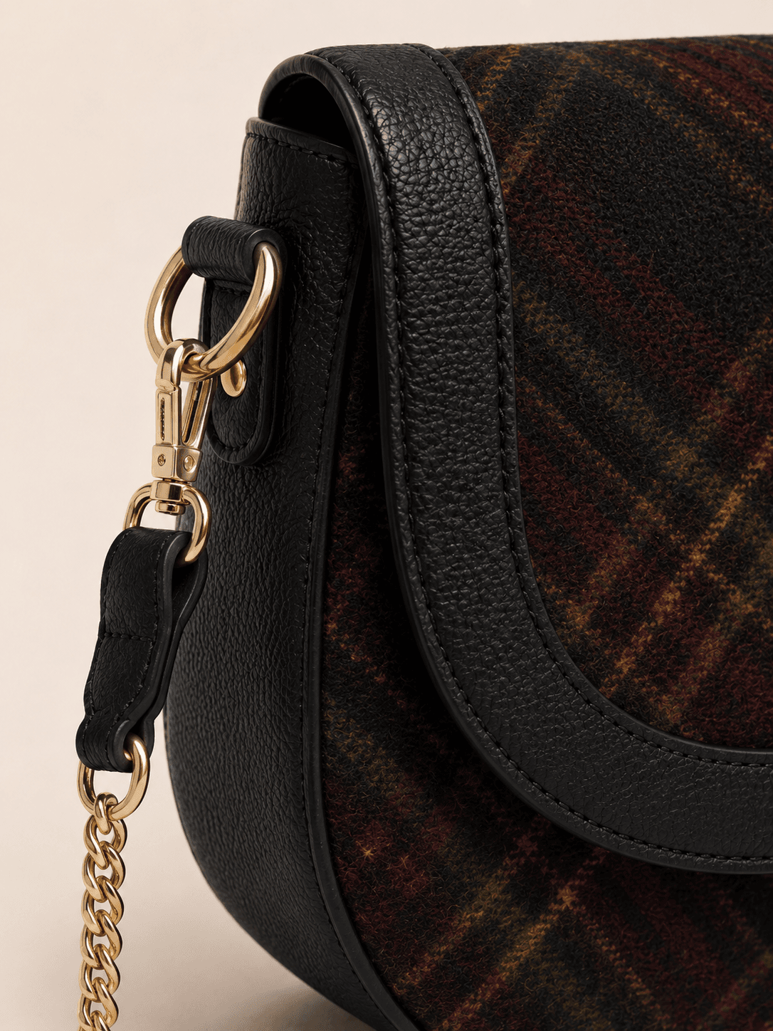 Custom Tartan Saddle Crossbody Bag detail chain strap